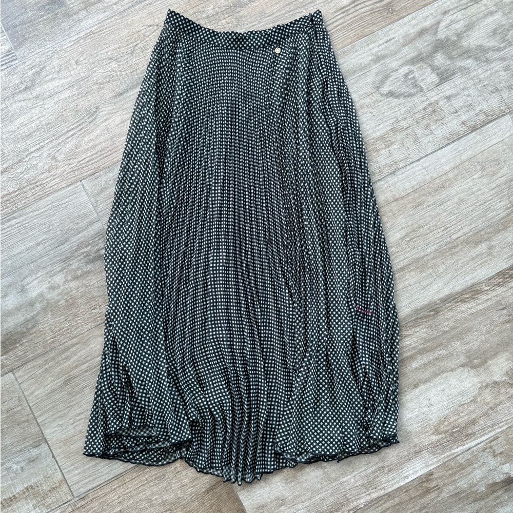 Black midi skirt